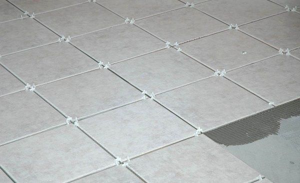 瓷砖铺设现场图